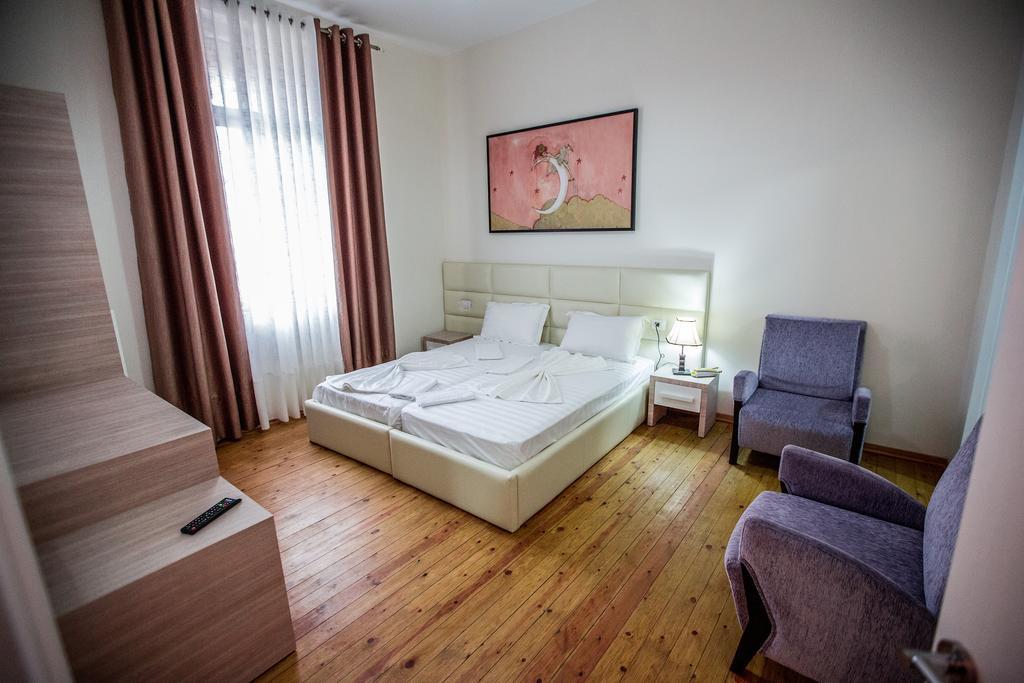 Living Hotel Tirana Habitación foto